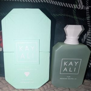 HUDA BEAUTY Kayali Yum Pistachio Gelato 33